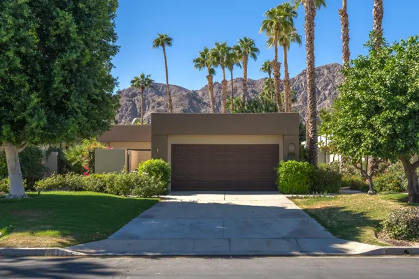 Property Slideshow image 2 of 33 | 55069 oakhill, La Quinta, CA, 92253