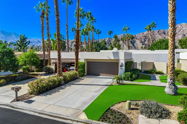 Property Slideshow image 3 of 35 | 55033 oakhill, La Quinta, CA, 92253