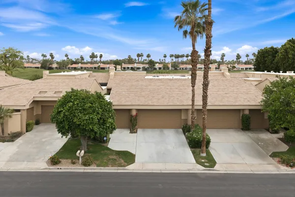 Property Slideshow image 3 of 39 | 80563 pebble bch, La Quinta, CA, 92253