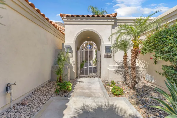 Property Slideshow image 2 of 70 | 55015 riviera, La Quinta, CA, 92253