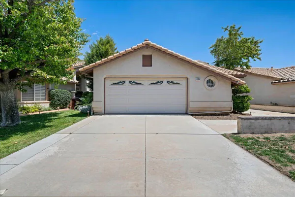 Property Slideshow image 3 of 35 | 962 oakland hills dr, Banning, CA, 92220