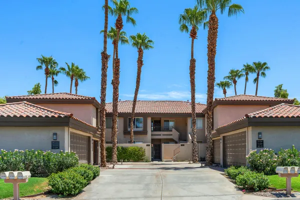 Property Slideshow image 2 of 35 | 55458 laurel vly, La Quinta, CA, 92253