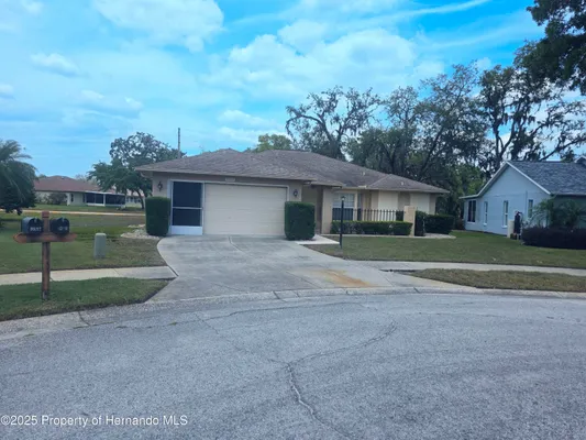Property Slideshow image 2 of 46 | 9843 saint joseph ct, New Port Richey, FL, 34655