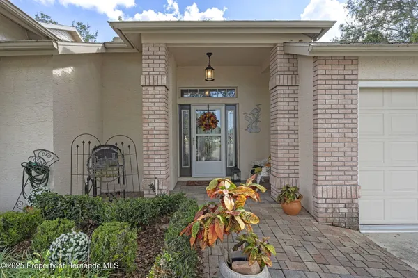 Property Slideshow image 2 of 43 | 2102 springmeadow dr, Spring Hill, FL, 34606