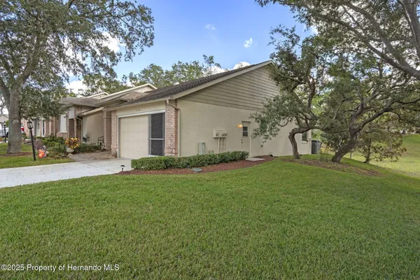 Property Slideshow image 3 of 43 | 2102 springmeadow dr, Spring Hill, FL, 34606