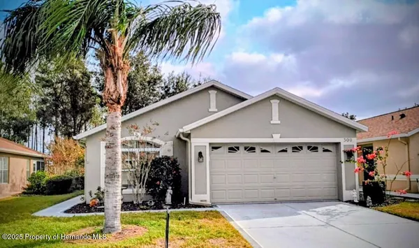 Property Slideshow image 2 of 40 | 300 hartford ct, Spring Hill, FL, 34609