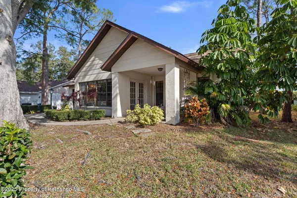 Property Slideshow image 3 of 63 | 2221 timber lodge ln, Spring Hill, FL, 34606