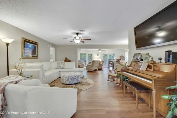 Property Slideshow image 3 of 43 | 7052 sparkling creek ct, Spring Hill, FL, 34606