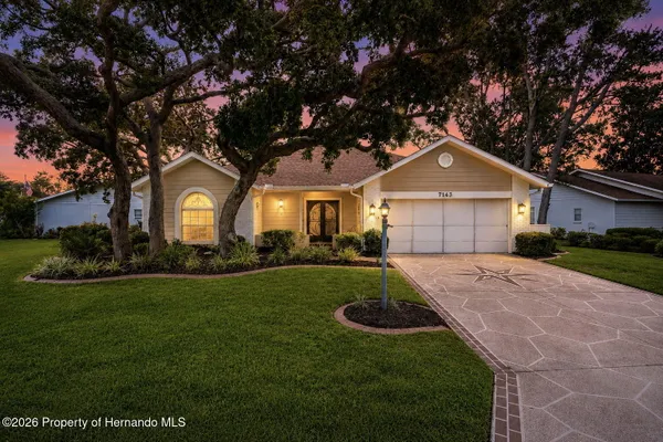 Property Slideshow image 2 of 27 | 7143 crown oaks dr, Spring Hill, FL, 34606