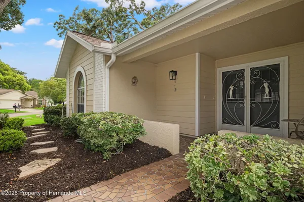 Property Slideshow image 3 of 27 | 7143 crown oaks dr, Spring Hill, FL, 34606