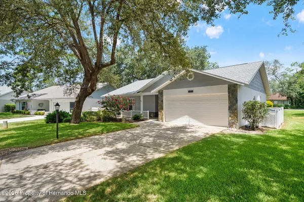 Property Slideshow image 2 of 27 | 6422 lost tree ln, Spring Hill, FL, 34606