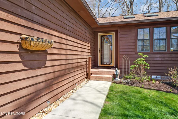 Property Slideshow image 2 of 36 | 13 oxford cir, Crossville, TN, 38558