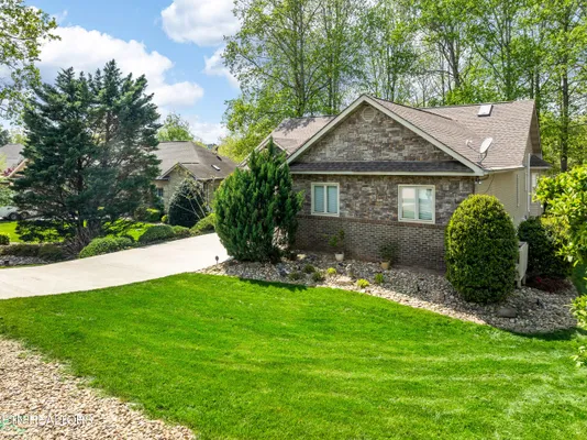 Property Slideshow image 3 of 59 | 106 tecumseh ln, Loudon, TN, 37774