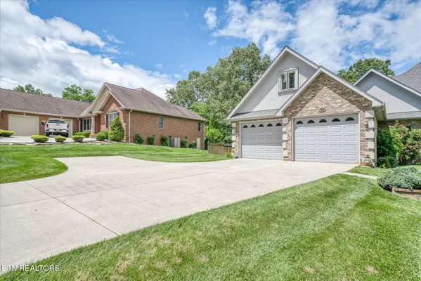 Property Slideshow image 2 of 63 | 36 thames ct, Crossville, TN, 38558