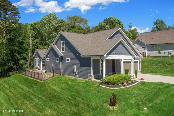 Property Slideshow image 2 of 47 | 225 cedar branch trl, Lenoir City, TN, 37772