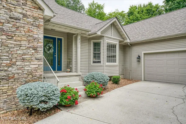 Property Slideshow image 3 of 47 | 21 lexham ct, Crossville, TN, 38558