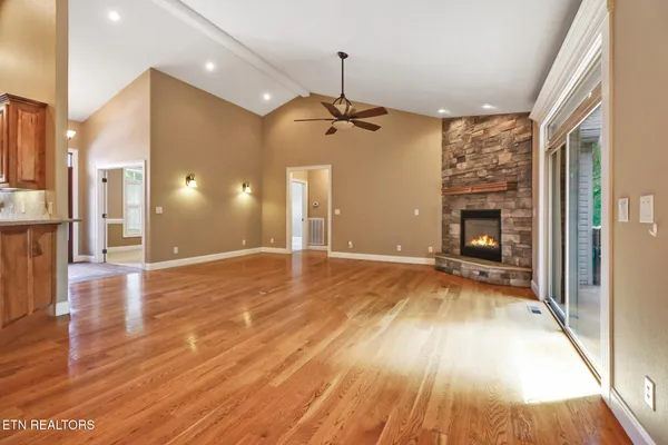 Property Slideshow image 2 of 63 | 124 lynhurst dr, Crossville, TN, 38558