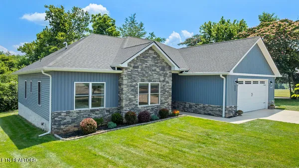 Property Slideshow image 3 of 41 | 425 cheeyo pl, Loudon, TN, 37774