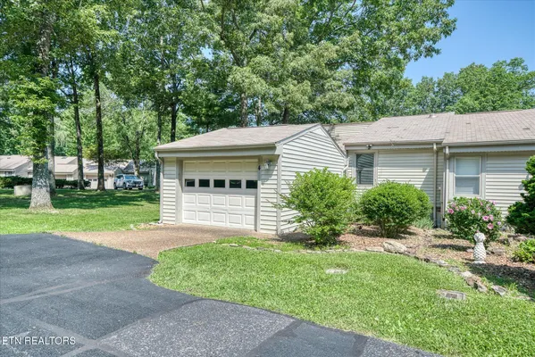 Property Slideshow image 2 of 32 | 4 woodland ct, Crossville, TN, 38558