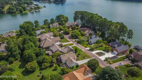 Property Slideshow image 2 of 58 | 127 kiowa way, Loudon, TN, 37774