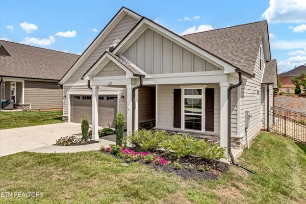 Property Slideshow image 2 of 55 | 403 sycamore pl, Loudon, TN, 37774