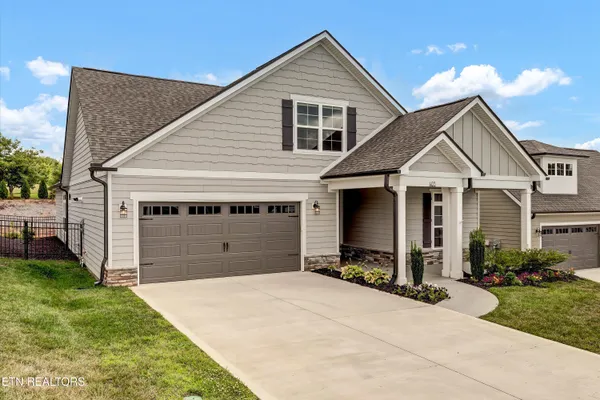 Property Slideshow image 3 of 55 | 403 sycamore pl, Loudon, TN, 37774