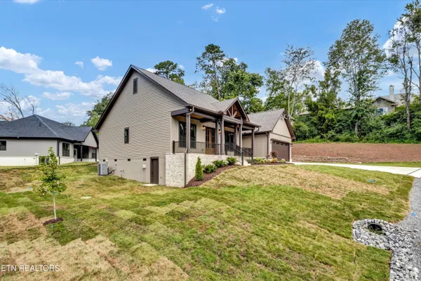 Property Slideshow image 3 of 36 | 204 kawga ln, Loudon, TN, 37774