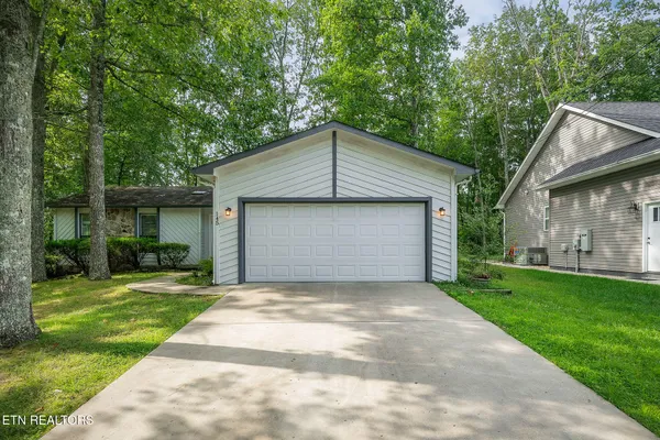 Property Slideshow image 3 of 38 | 145 anglewood dr, Crossville, TN, 38558