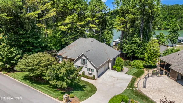 Property Slideshow image 3 of 56 | 300 marsh hawk dr, Vonore, TN, 37885