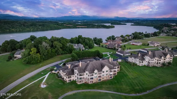 Property Slideshow image 2 of 35 | 565 rarity bay pkwy apt 102, Vonore, TN, 37885