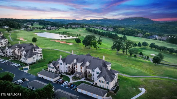 Property Slideshow image 3 of 35 | 565 rarity bay pkwy apt 102, Vonore, TN, 37885