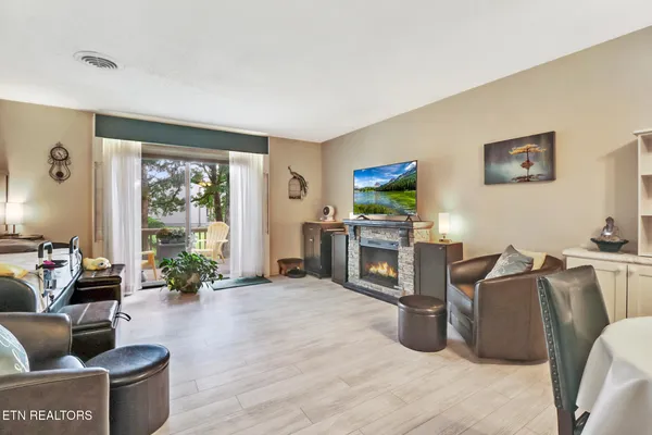 Property Slideshow image 3 of 32 | 74 lakeshore ct unit 78, Crossville, TN, 38558