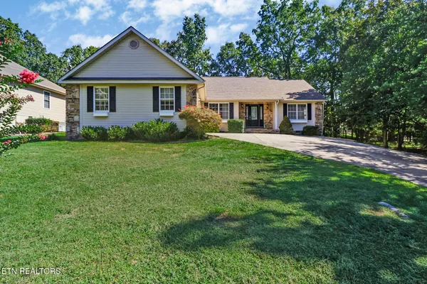 Property Slideshow image 3 of 38 | 157 cromwell ln, Crossville, TN, 38558