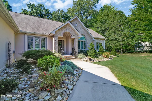 Property Slideshow image 2 of 48 | 104 hickory ridge ln, Crossville, TN, 38558
