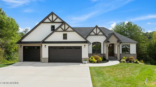 Property Slideshow image 2 of 44 | 213 nuhya trce, Loudon, TN, 37774