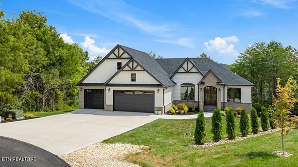 Property Slideshow image 3 of 44 | 213 nuhya trce, Loudon, TN, 37774