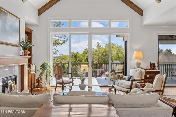 Property Slideshow image 2 of 54 | 302 coweta ct, Loudon, TN, 37774