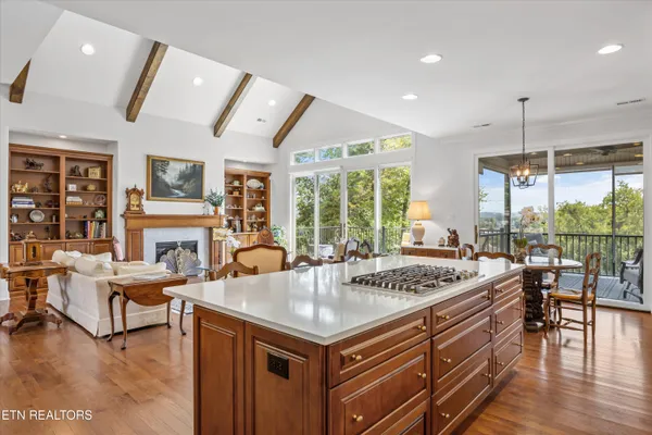 Property Slideshow image 3 of 54 | 302 coweta ct, Loudon, TN, 37774