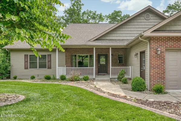 Property Slideshow image 3 of 35 | 15 chatham ct, Crossville, TN, 38558