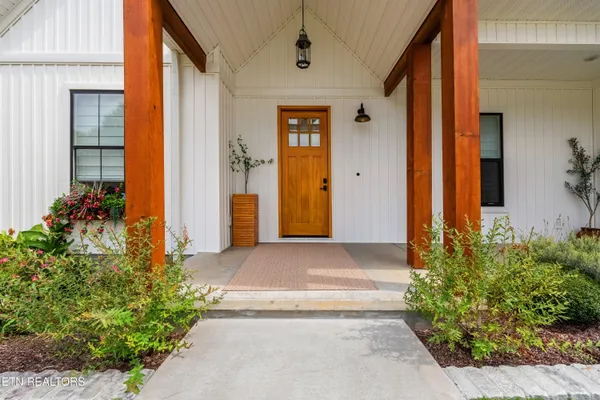 Property Slideshow image 3 of 47 | 136 pocola way, Loudon, TN, 37774