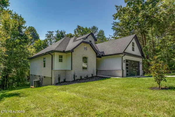 Property Slideshow image 2 of 50 | 108 oostagala dr, Loudon, TN, 37774