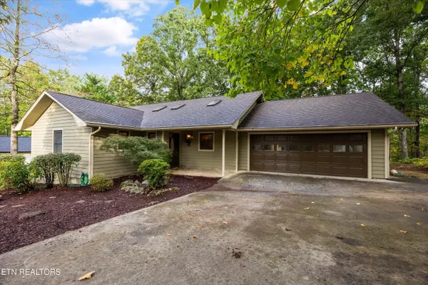 Property Slideshow image 3 of 29 | 137 kawatuska way, Loudon, TN, 37774