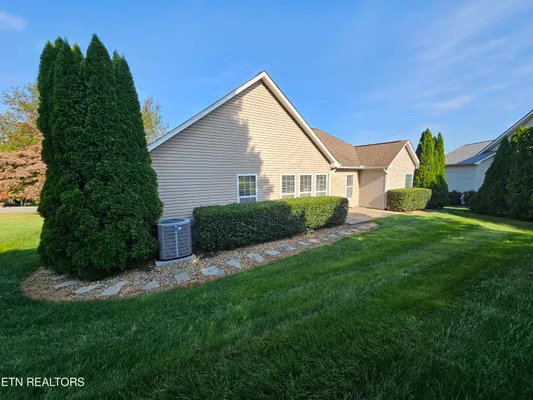 Property Slideshow image 2 of 19 | 208 kiowa pt, Loudon, TN, 37774