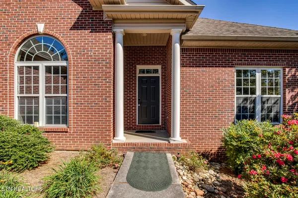 Property Slideshow image 2 of 37 | 143 chahyga way, Loudon, TN, 37774