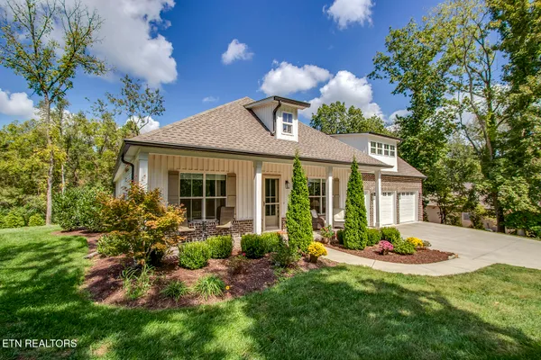 Property Slideshow image 3 of 59 | 202 choowa trce, Loudon, TN, 37774