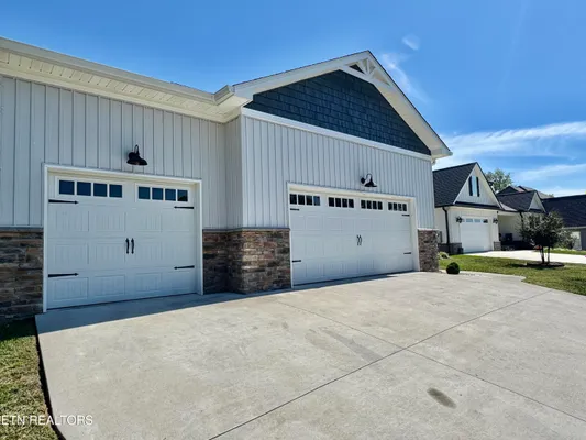 Property Slideshow image 3 of 52 | 170 elokwa way, Loudon, TN, 37774