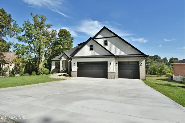 Property Slideshow image 3 of 49 | 207 walosi ln, Loudon, TN, 37774