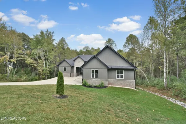 Property Slideshow image 2 of 40 | 112 amohi way, Loudon, TN, 37774