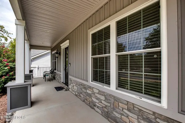 Property Slideshow image 2 of 48 | 184 saloli way, Loudon, TN, 37774