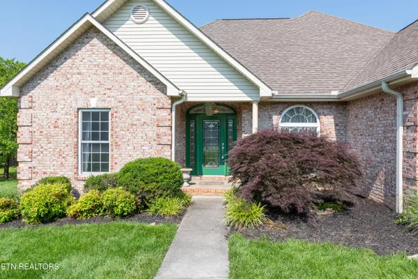 Property Slideshow image 2 of 49 | 210 oologila pl, Loudon, TN, 37774